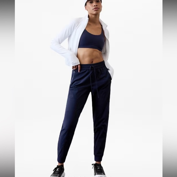 Athleta Trekkie Relaxed Mid Rise Jogger size 14 - Picture 1 of 4